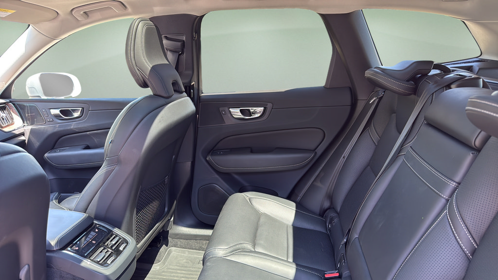 Used 2019 Volvo XC60 T5 Inscription w/ Protection Package AWD/4WD image 16