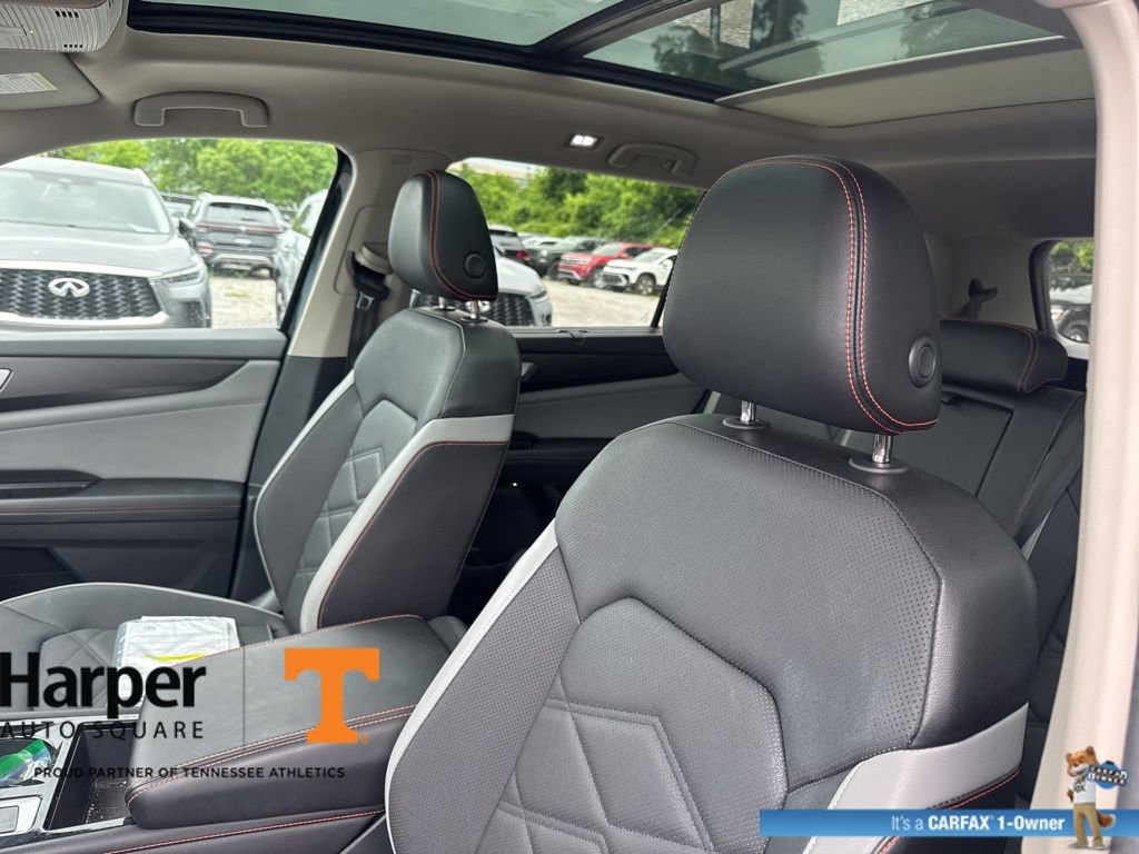 Used 2024 Volkswagen Atlas Peak Edition SE AWD/4WD image 12