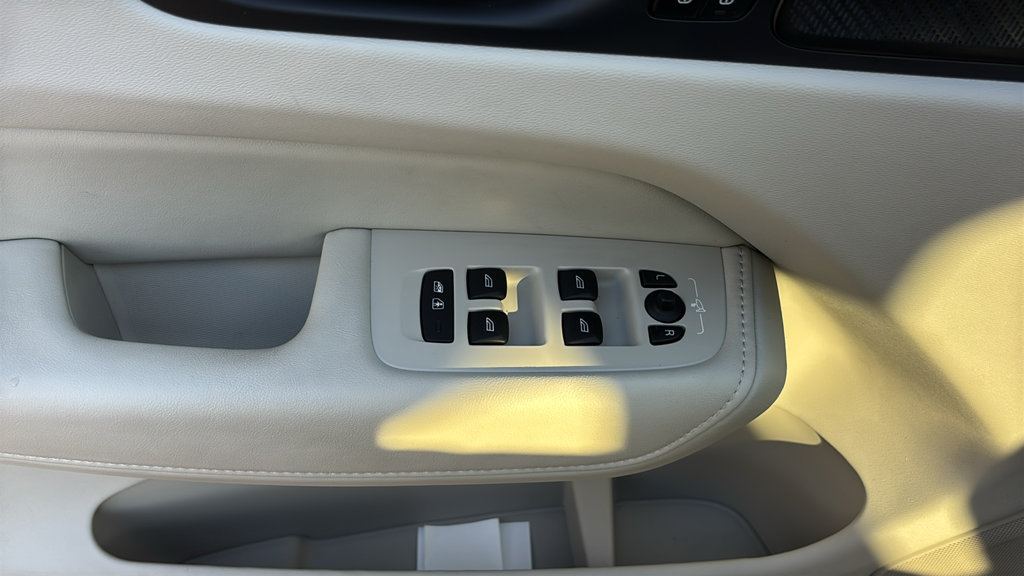 Certified 2024 Volvo XC60 B5 Plus w/ Protection Package Premier AWD/4WD image 14