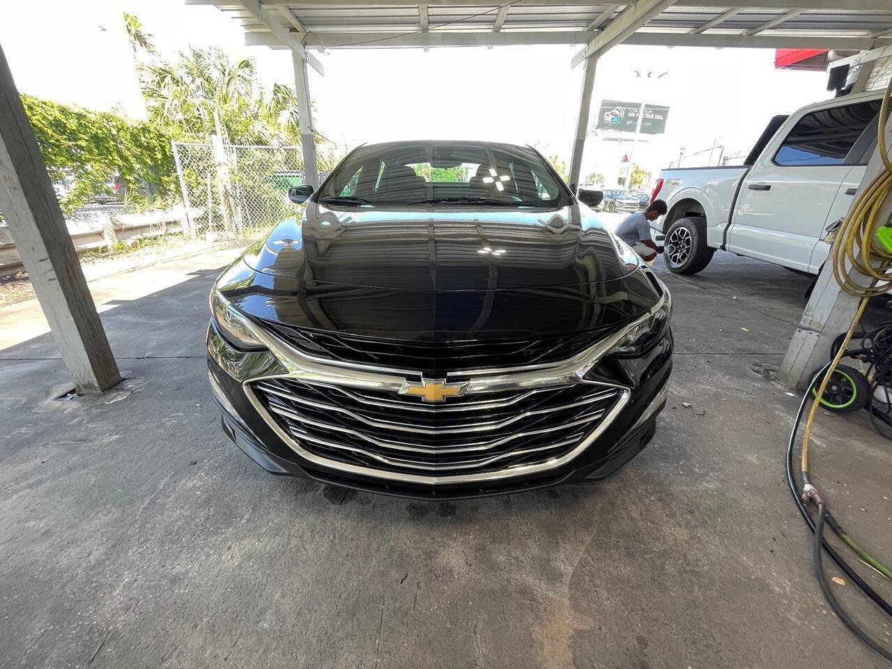 Used 2021 Chevrolet Malibu LT FWD image 1