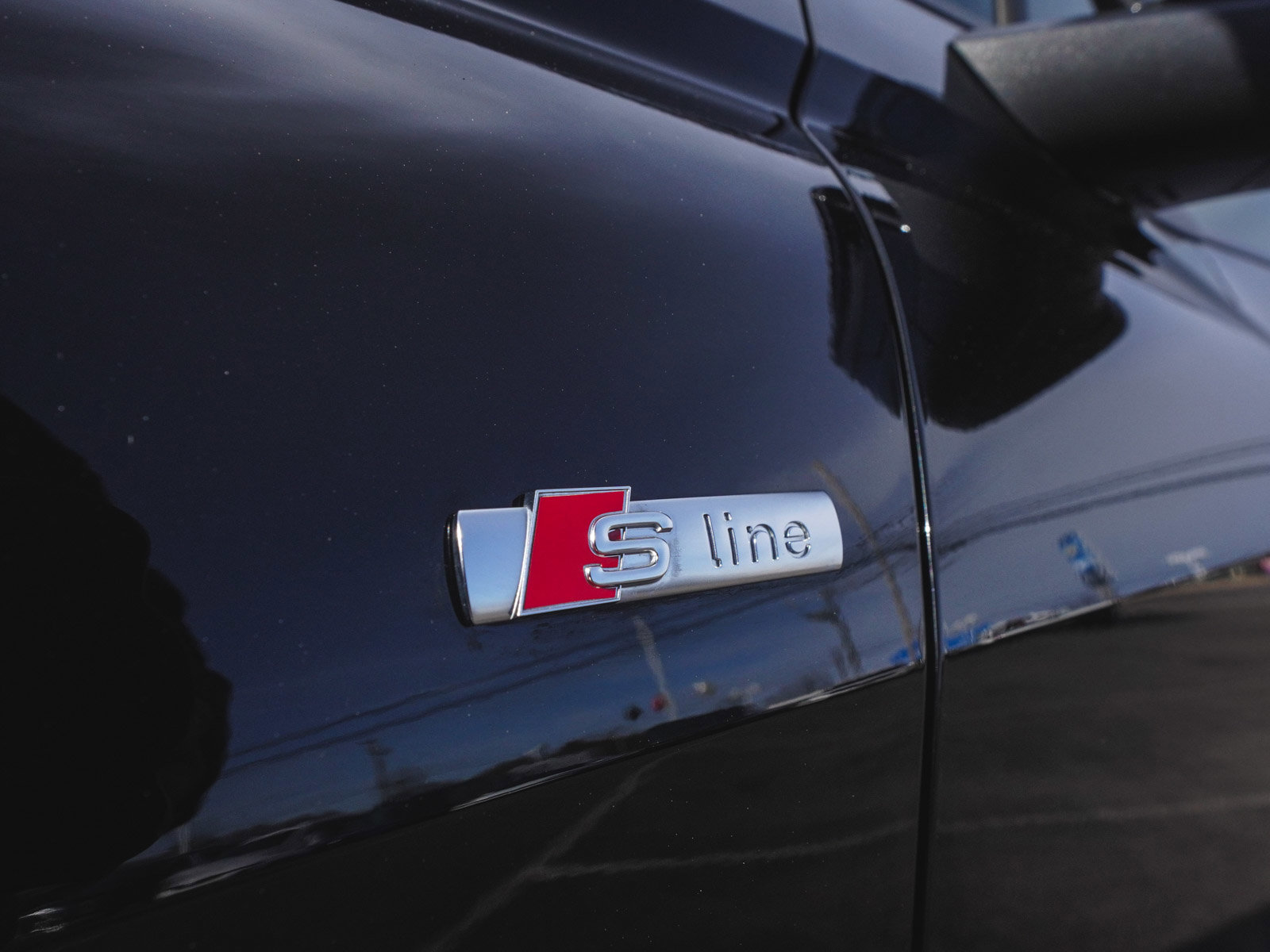 Used 2025 Audi Q4 e-tron Premium Plus image 45