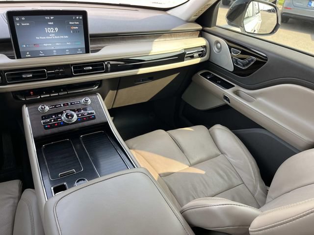 Used 2020 Lincoln Aviator Grand Touring w/ Equipment Group 302A AWD/4WD image 14