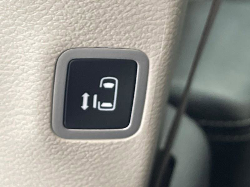 Used 2023 Chrysler Pacifica Touring-L image 42