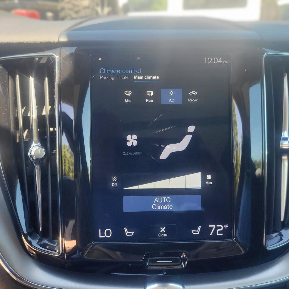 Used 2018 Volvo XC60 T5 Momentum w/ Vision Package AWD/4WD image 23