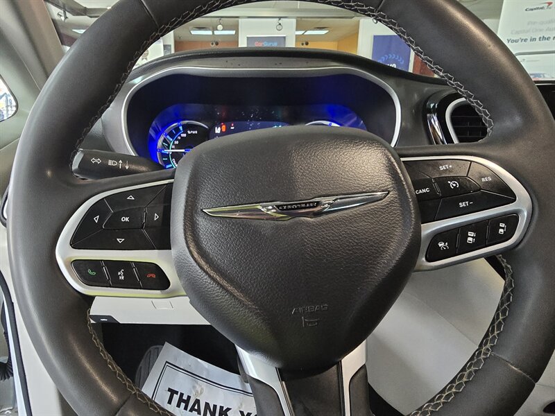 Used 2023 Chrysler Pacifica Touring-L FWD image 21