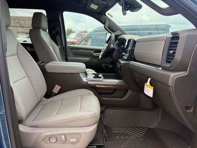 New 2026 Chevrolet Silverado 2500 LTZ w/ LTZ Convenience Package AWD/4WD image 3