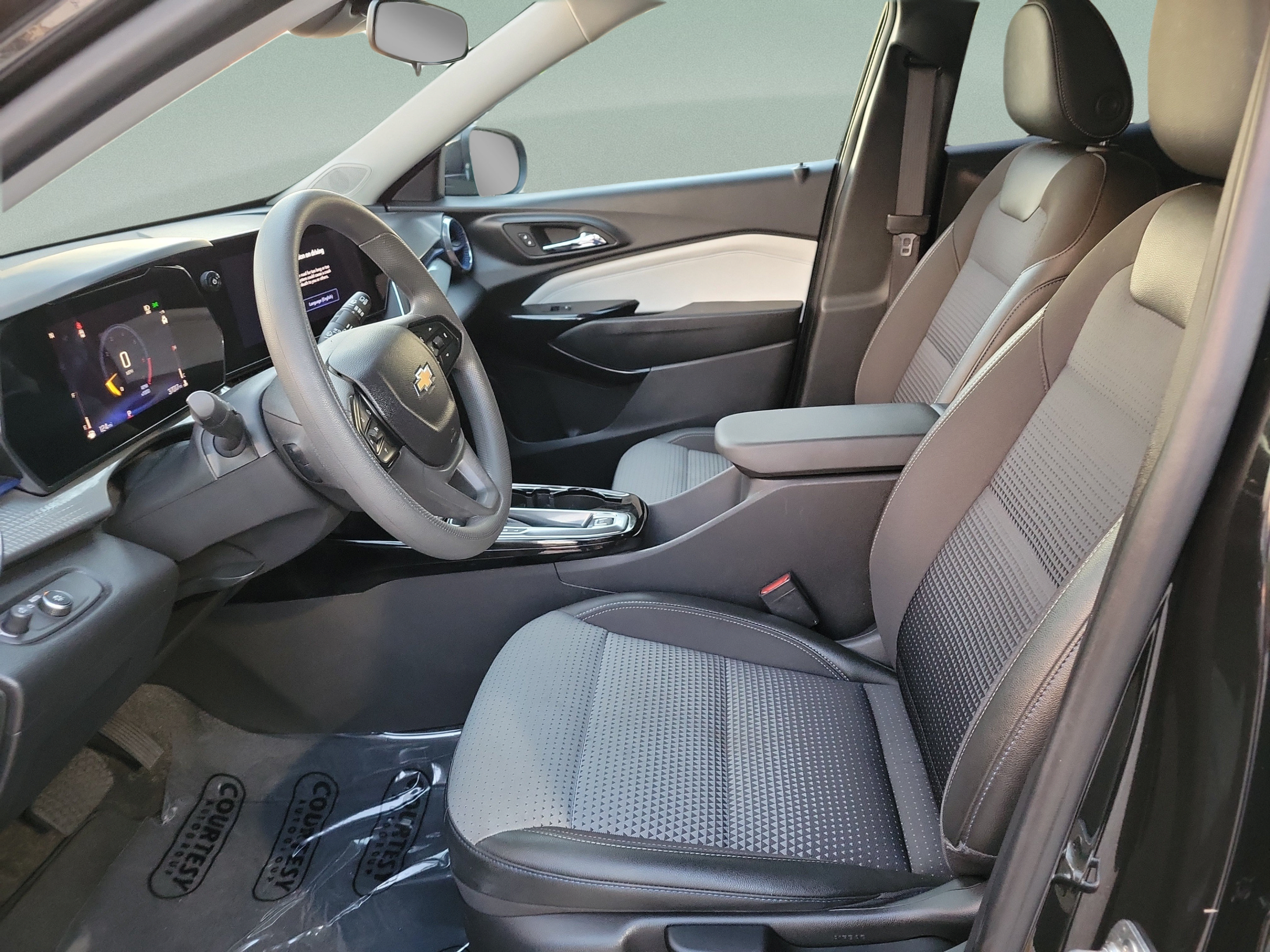 Used 2025 Chevrolet Trax LT FWD image 20