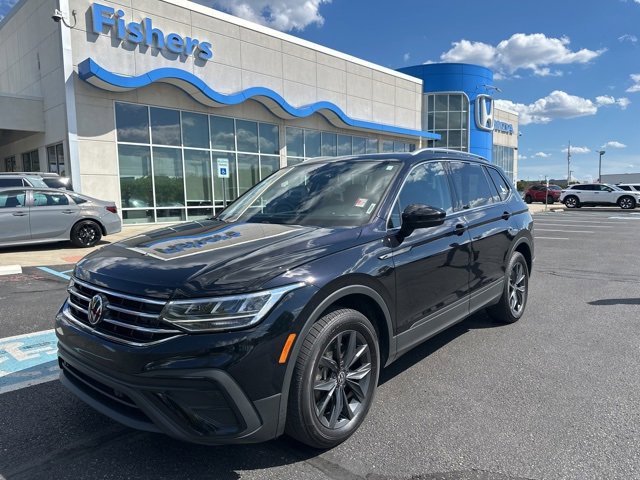 Used 2023 Volkswagen Tiguan SE w/ Panoramic Sunroof Package