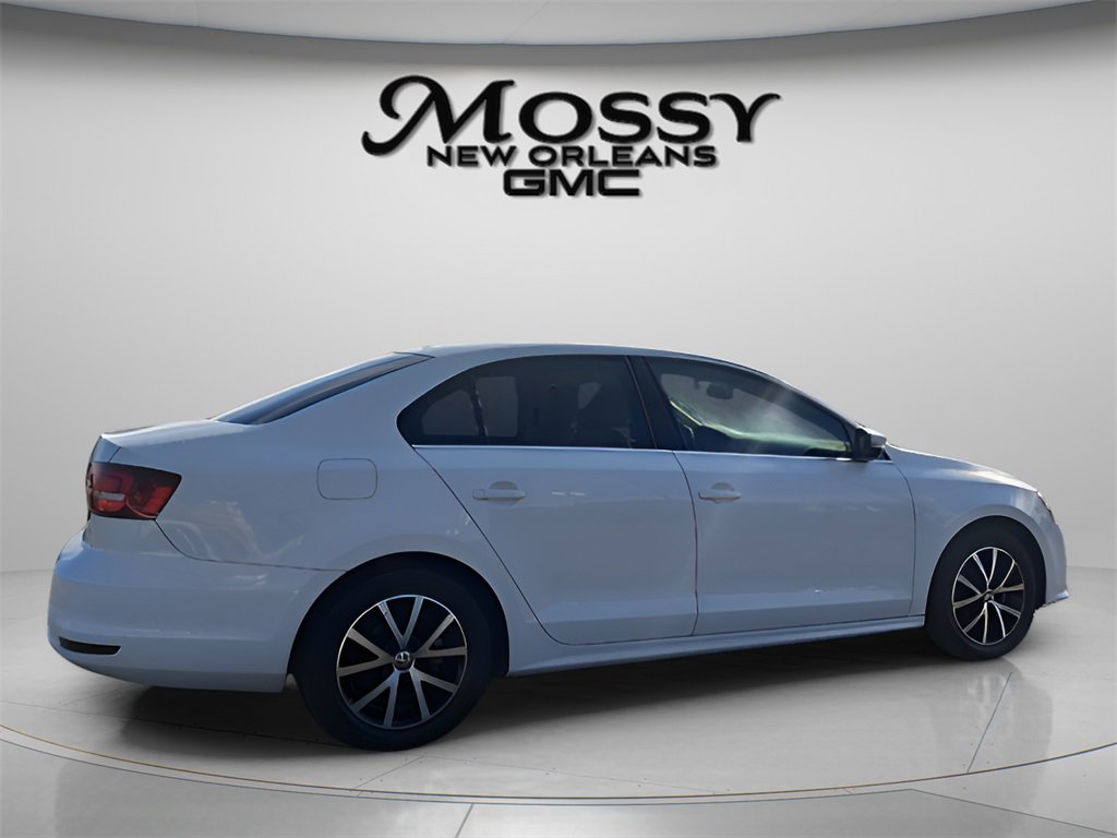 Used 2017 Volkswagen Jetta SE image 5