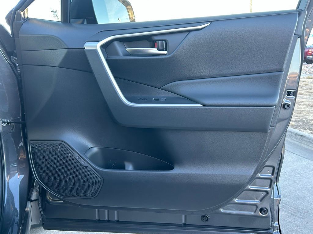 Used 2025 Toyota RAV4 XLE image 26
