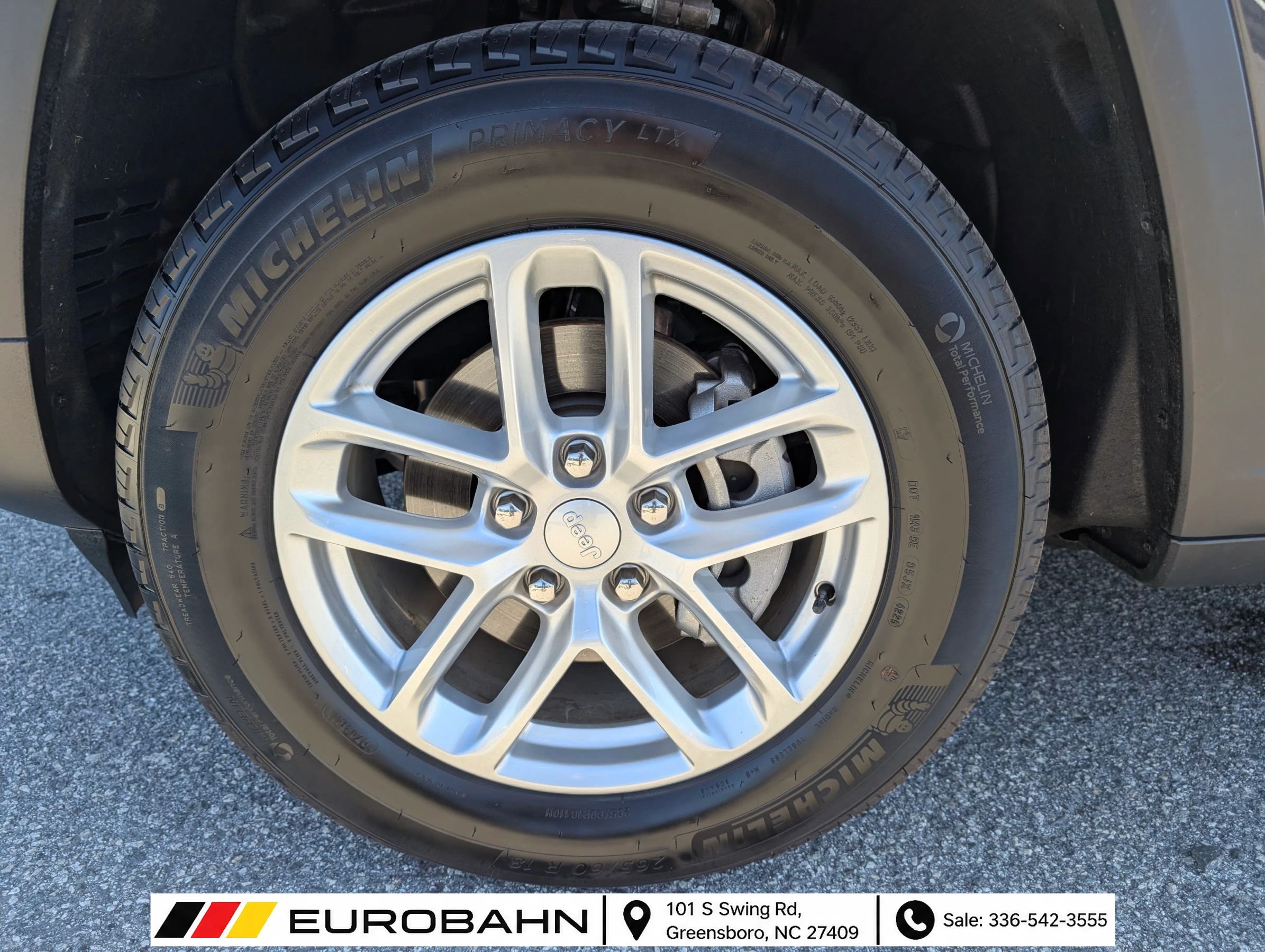 Used 2025 Jeep Grand Cherokee Laredo X AWD/4WD image 34