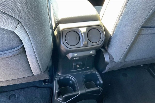 Used 2025 Jeep Wrangler Sahara image 21