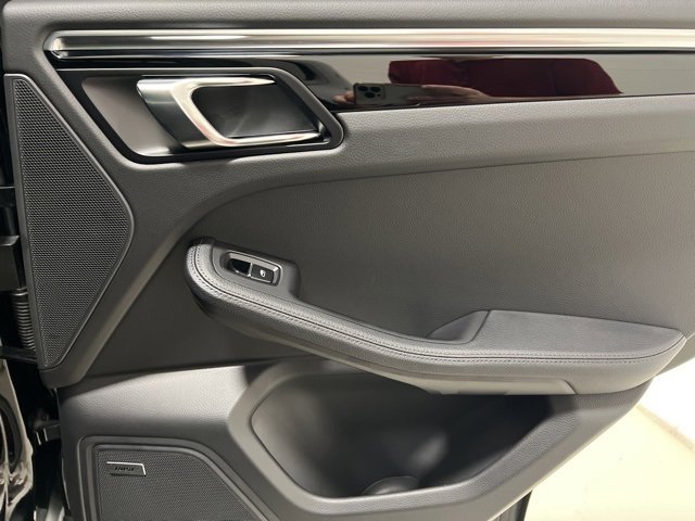 Used 2025 Porsche Macan T image 47