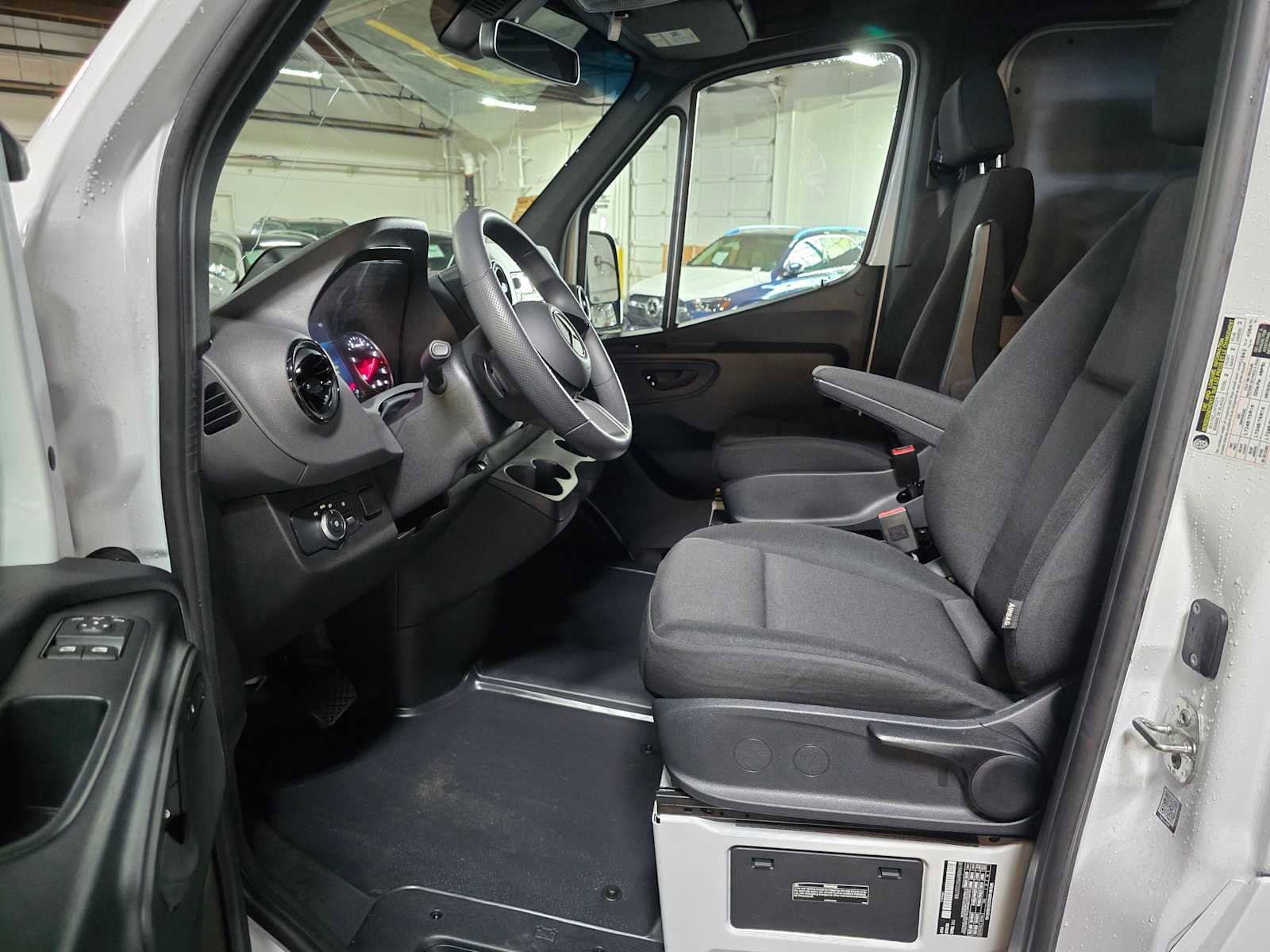 Used 2025 Mercedes-Benz Sprinter 2500 image 21