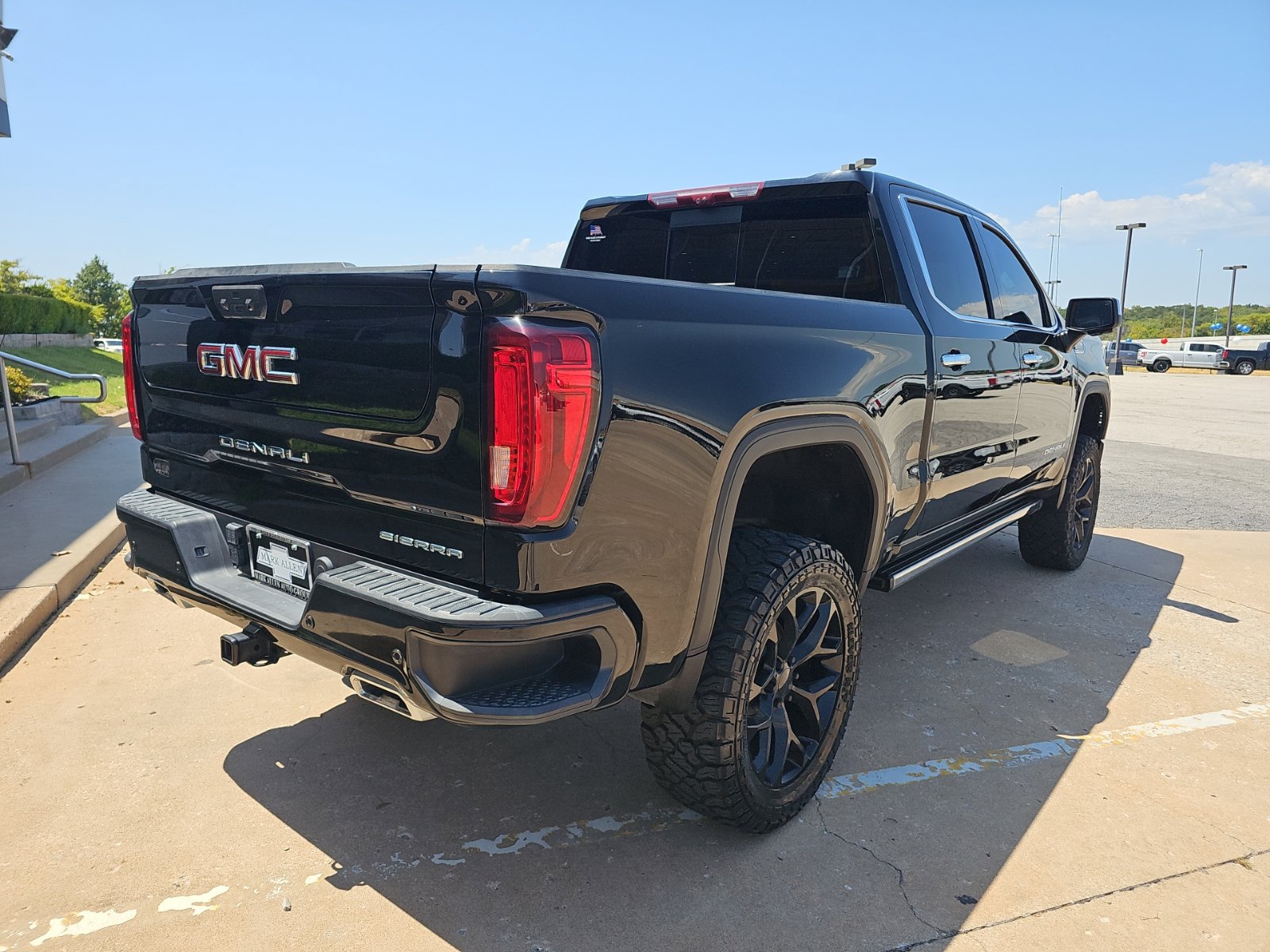 Used 2023 GMC Sierra 1500 Denali w/ Technology Package AWD/4WD image 4