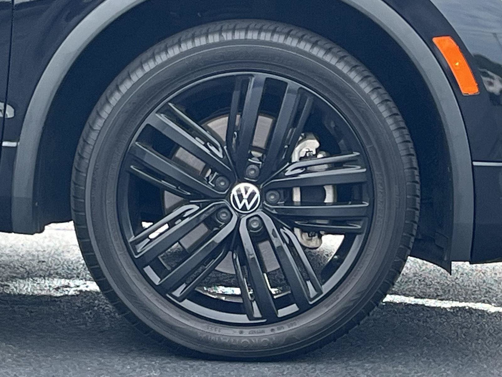Used 2022 Volkswagen Tiguan SE R-Line AWD/4WD image 27