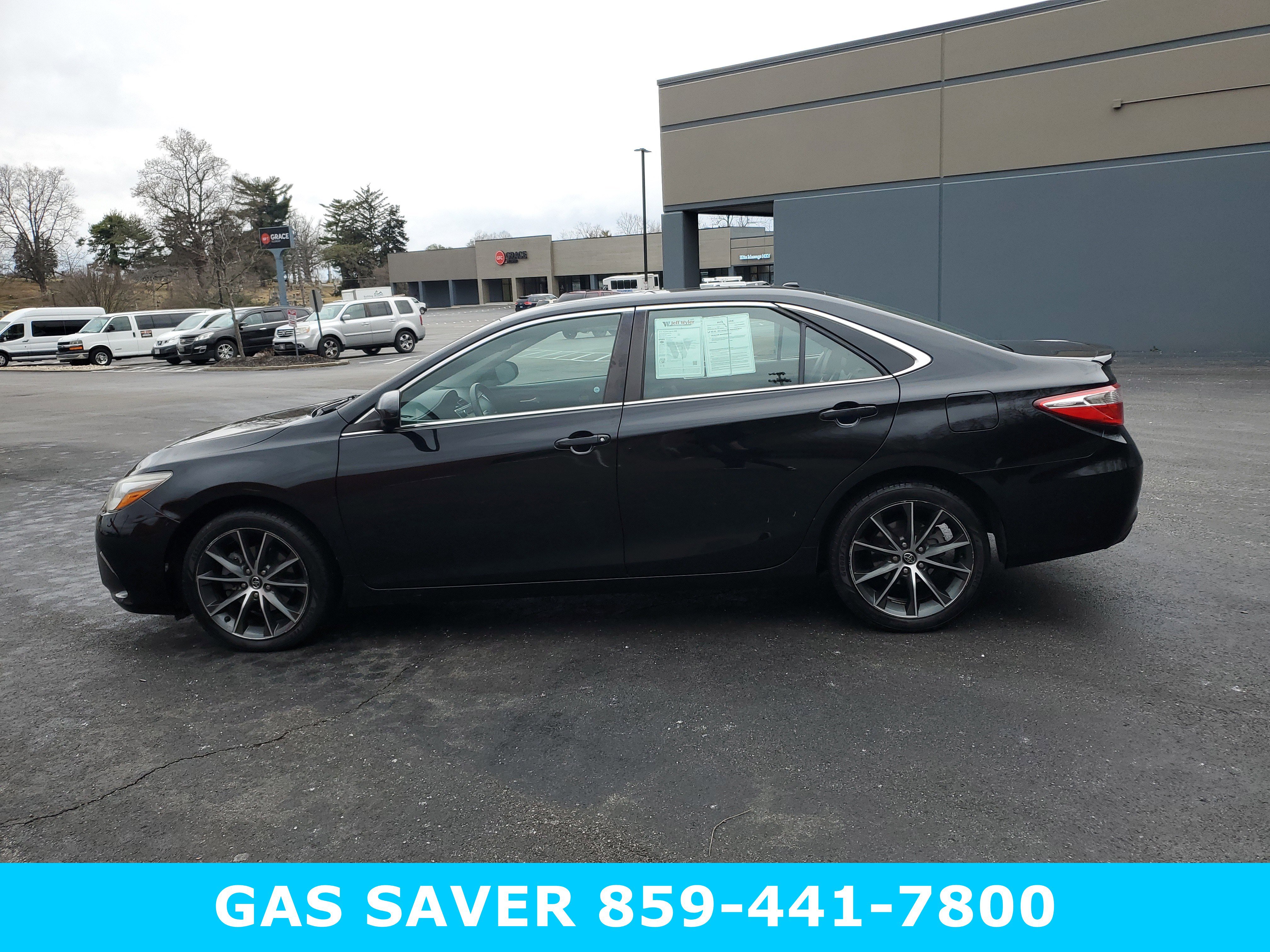 Used 2017 Toyota Camry XSE image 8
