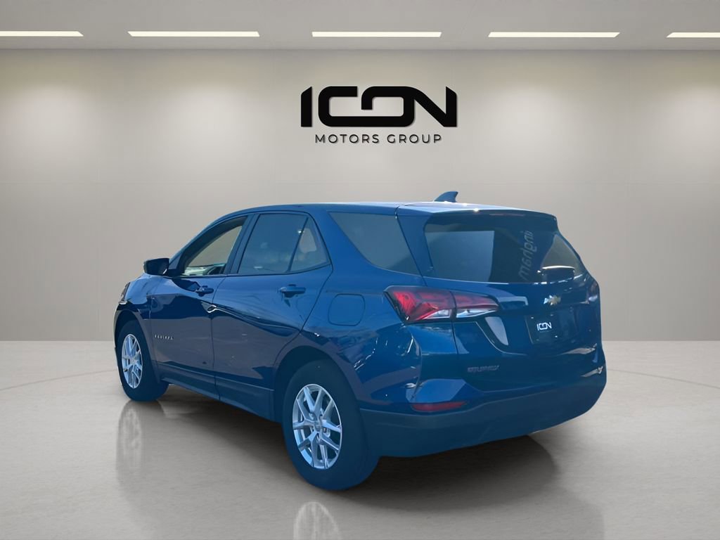 Used 2022 Chevrolet Equinox LS w/ LS Convenience Package AWD/4WD image 3