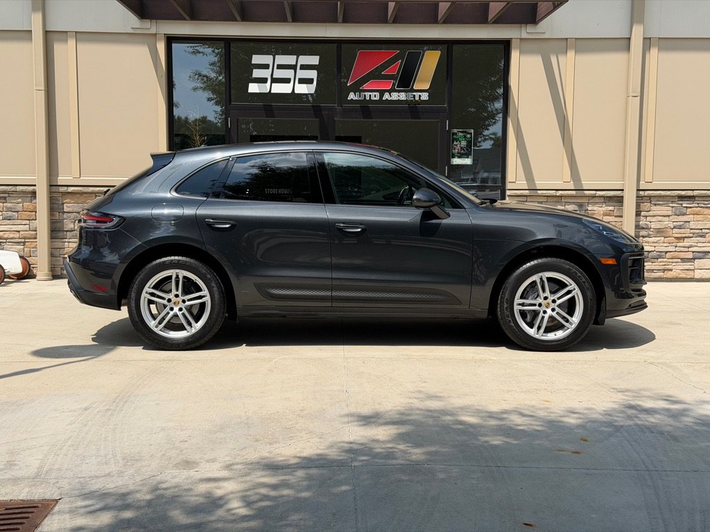 Used 2023 Porsche Macan AWD/4WD image 2