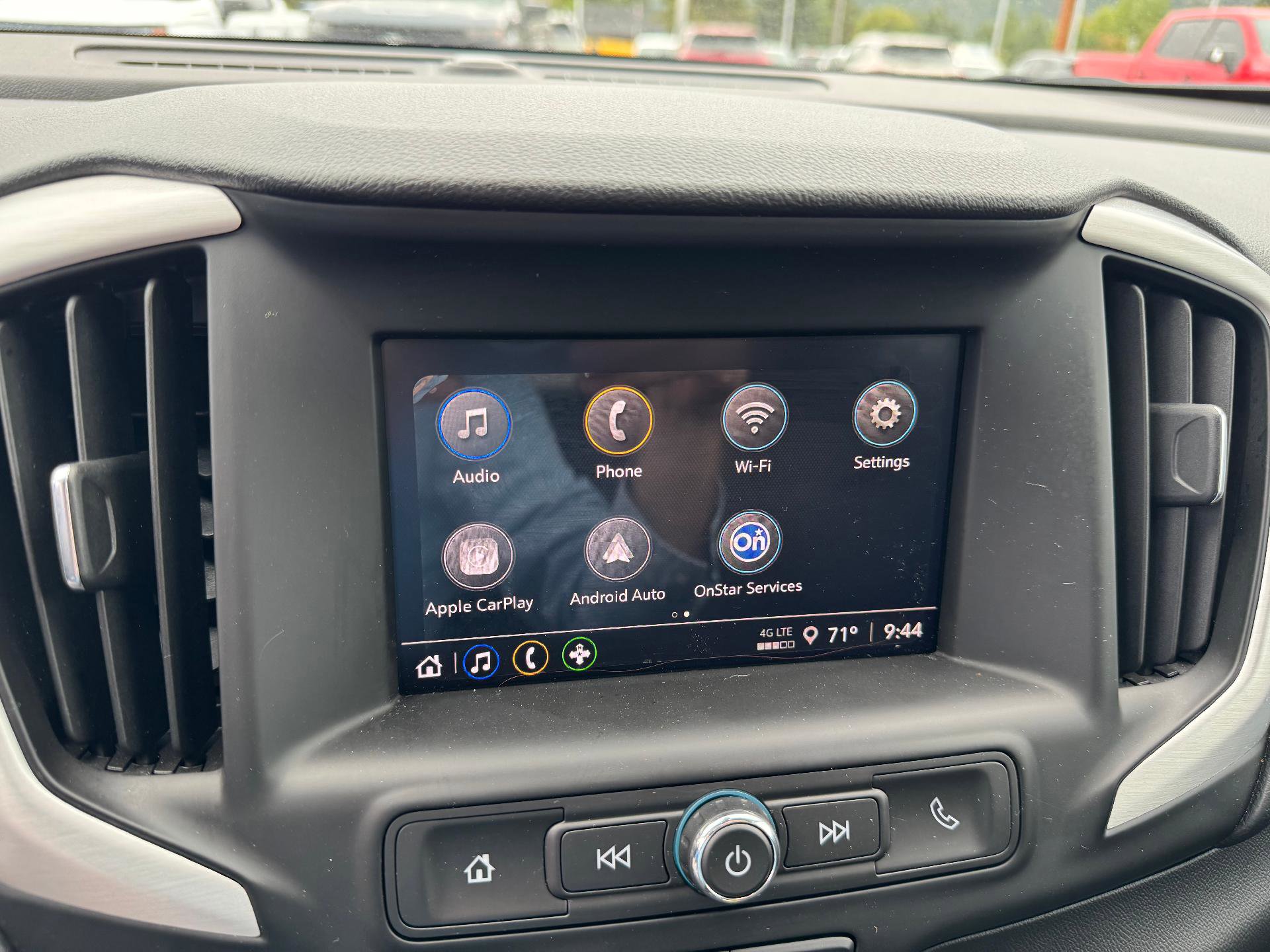 Used 2024 GMC Terrain SLE image 28