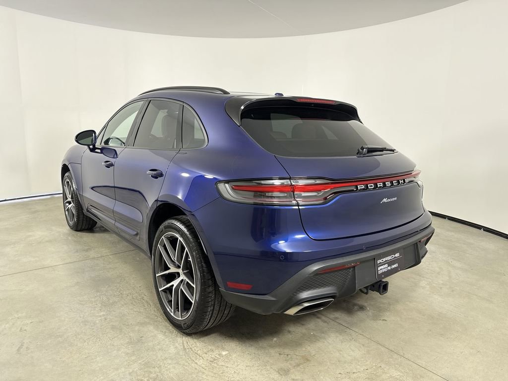 Certified 2025 Porsche Macan image 3