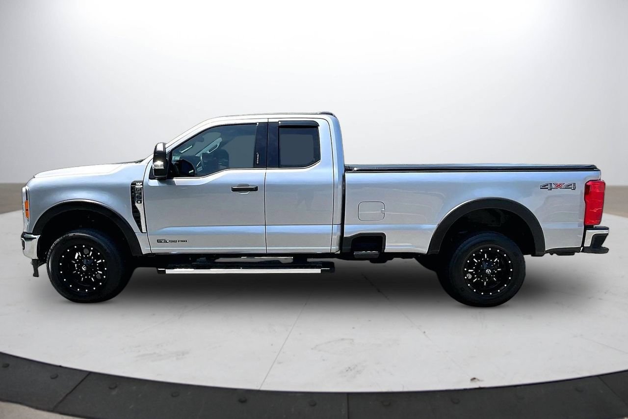 Used 2023 Ford F350 XLT AWD/4WD image 5