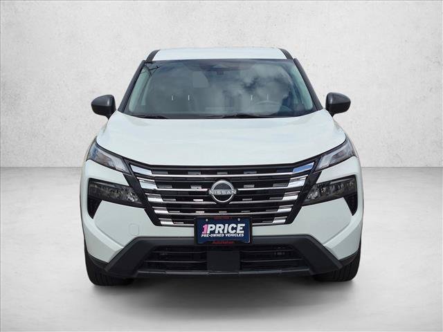 Used 2024 Nissan Rogue S AWD/4WD image 2