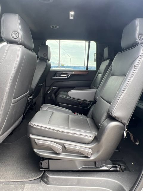 Used 2025 GMC Yukon XL Denali AWD/4WD image 25