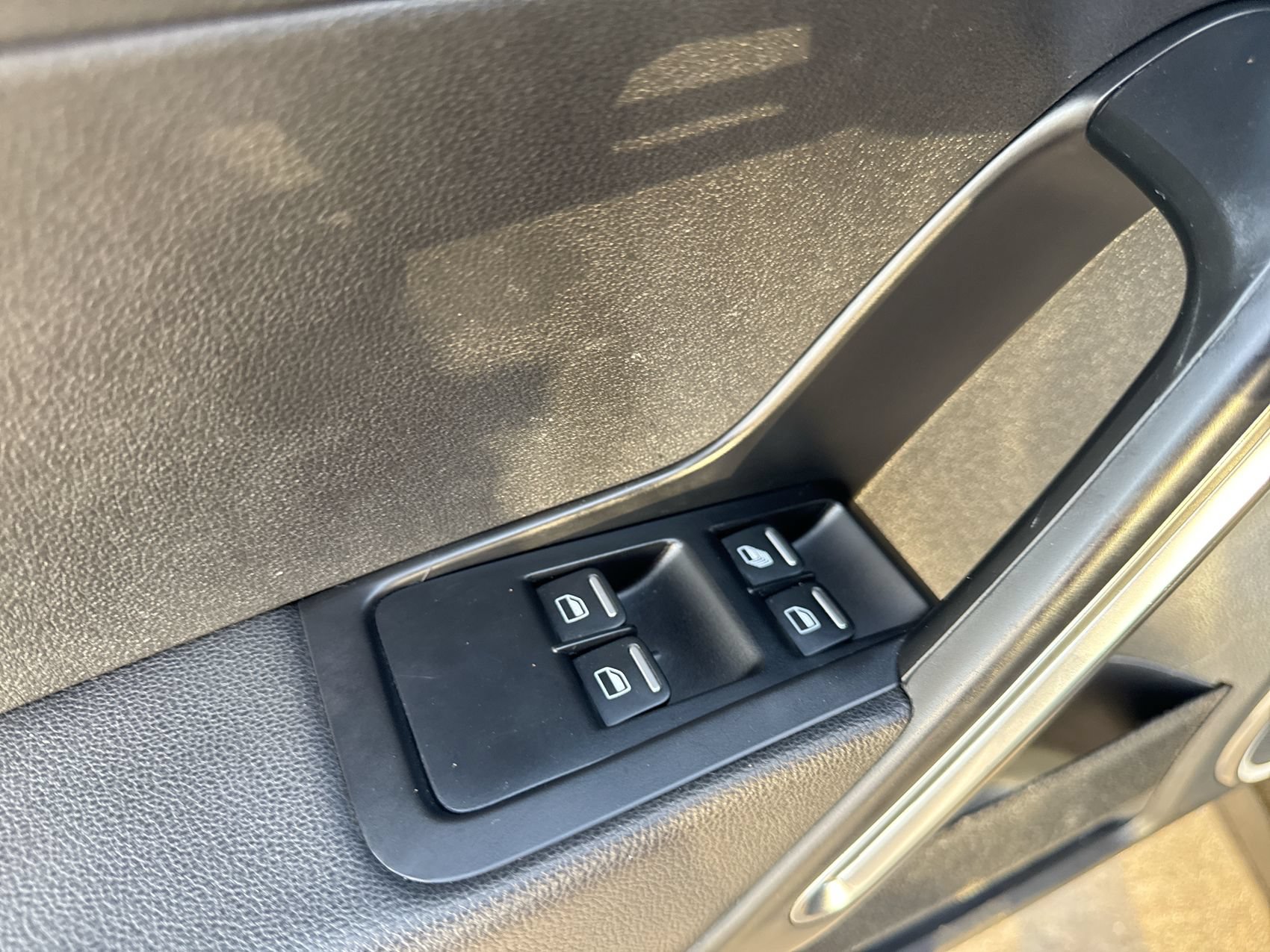 Used 2016 Volkswagen Beetle 1.8T S FWD image 14