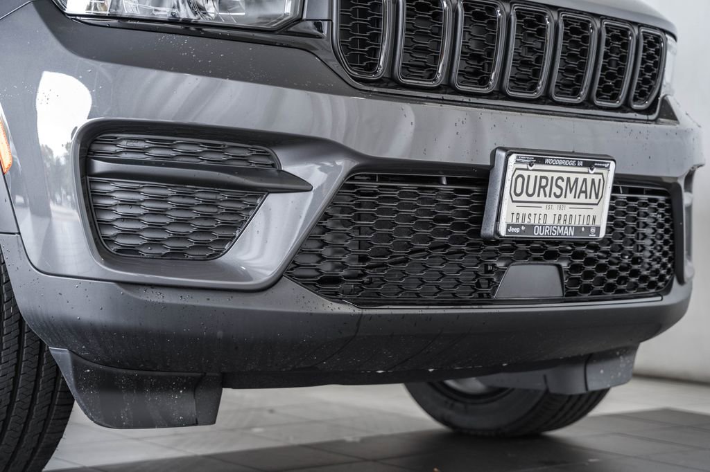 New 2025 Jeep Grand Cherokee Altitude image 13
