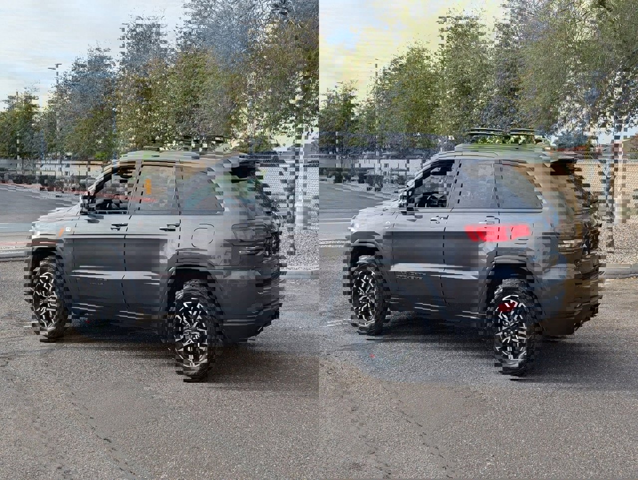 Used 2021 Jeep Grand Cherokee Trailhawk image 4