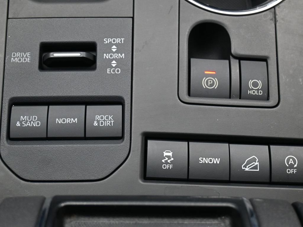 Used 2021 Toyota Highlander XLE image 25