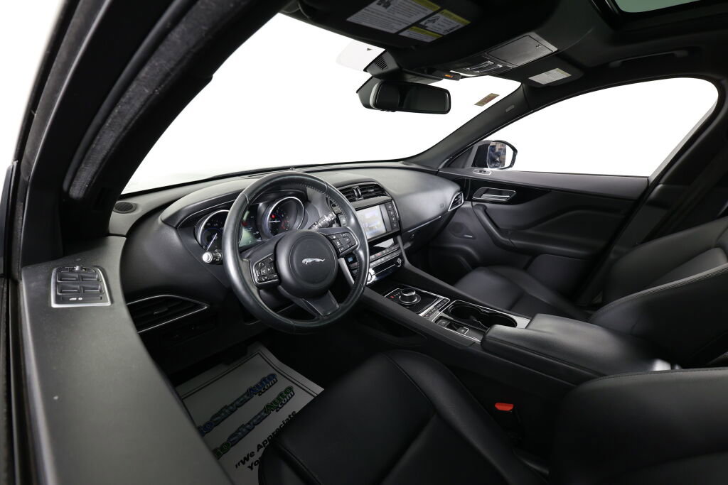 Used 2017 Jaguar F-PACE Premium image 10