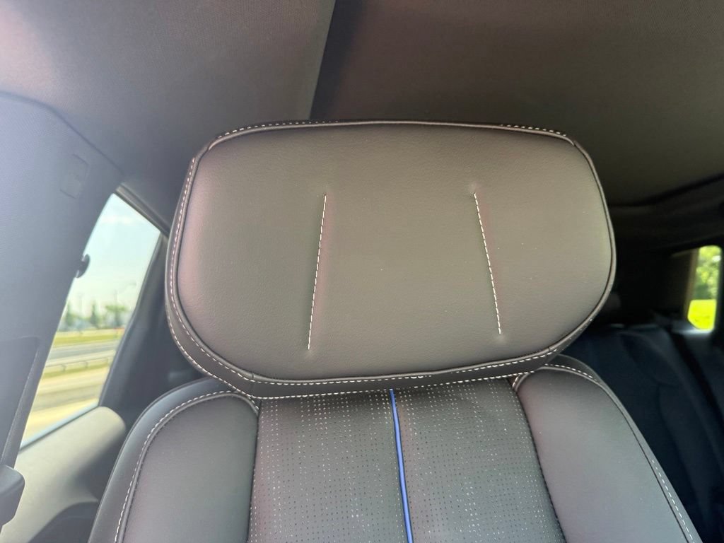 Certified 2024 Cadillac Lyriq Luxury AWD/4WD image 33
