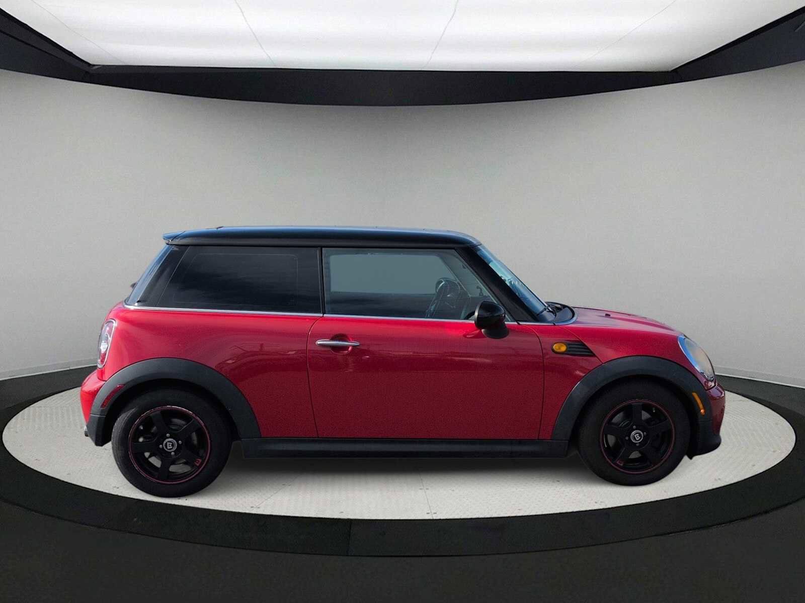 Used 2011 MINI Cooper Hardtop image 9