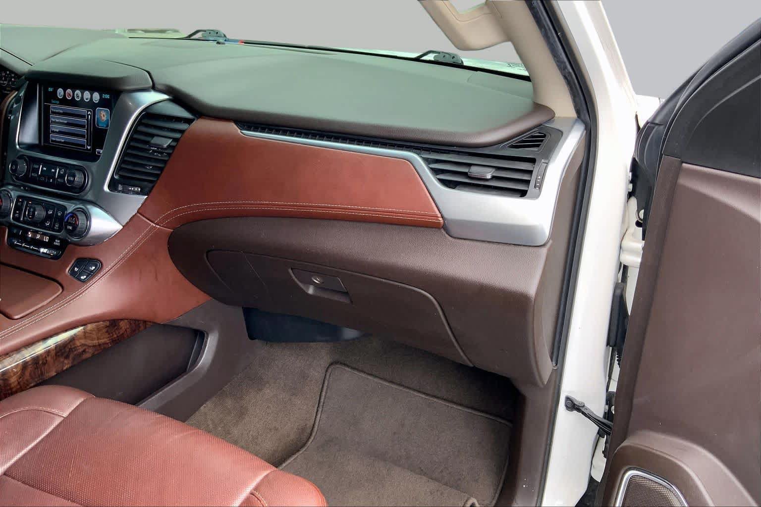 Used 2017 Chevrolet Suburban Premier RWD image 19