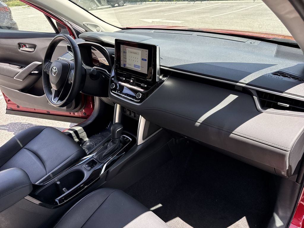Used 2023 Toyota Corolla Cross XLE w/ Convenience Package FWD image 32
