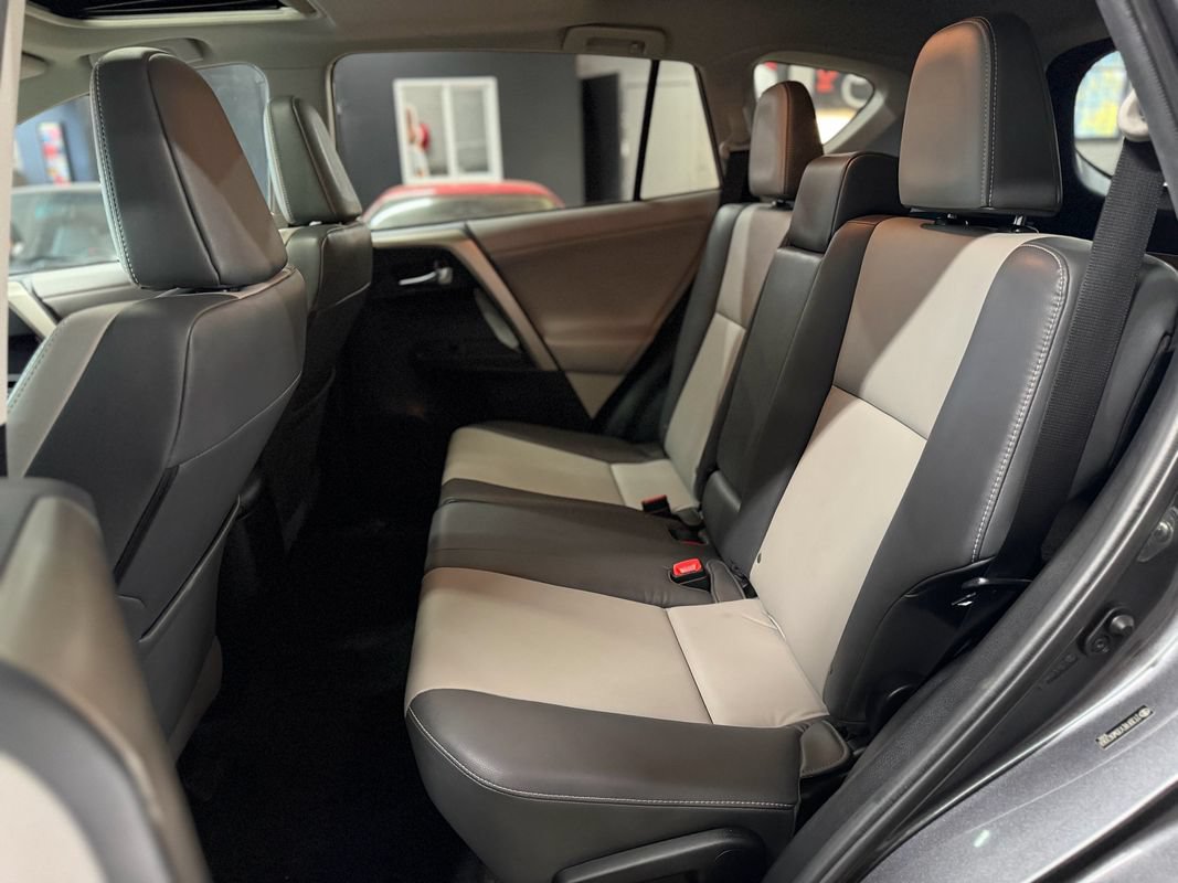 Used 2013 Toyota RAV4 Limited AWD/4WD image 18