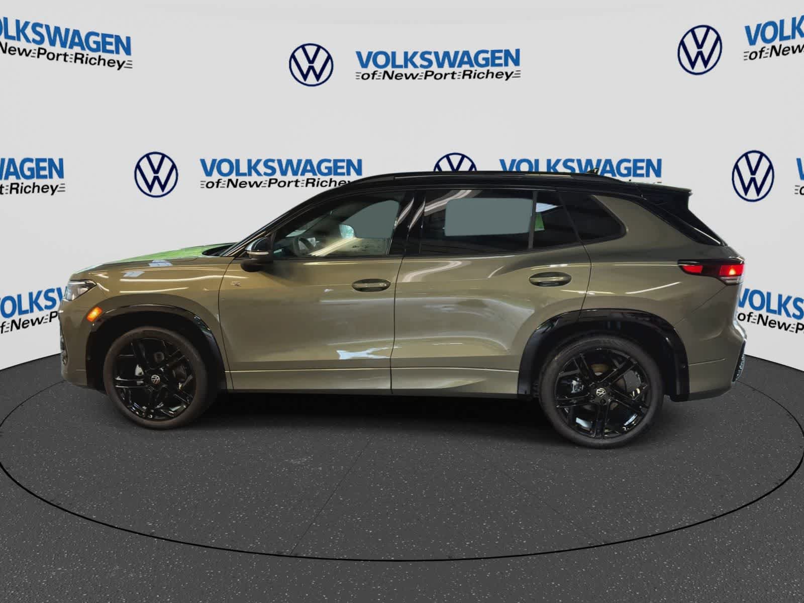 New 2026 Volkswagen Tiguan SE R-Line FWD image 5