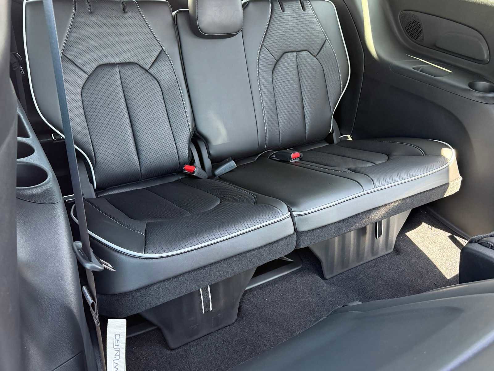 New 2026 Chrysler Pacifica Limited AWD/4WD image 26