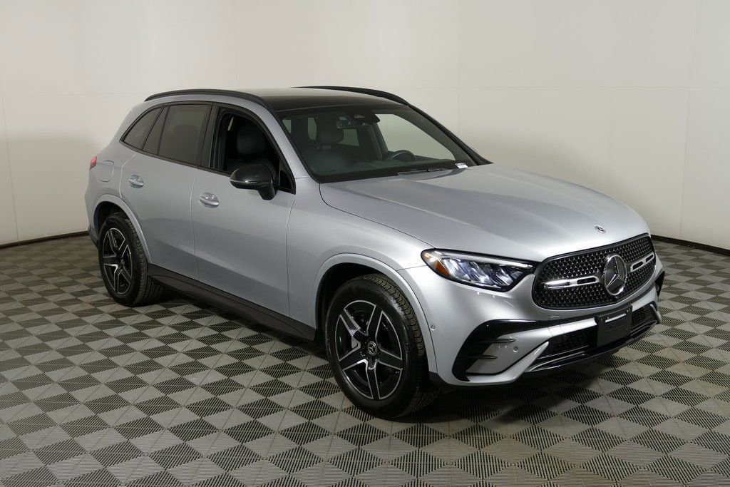Used 2025 Mercedes-Benz GLC 350e 4MATIC w/ AMG Line image 1