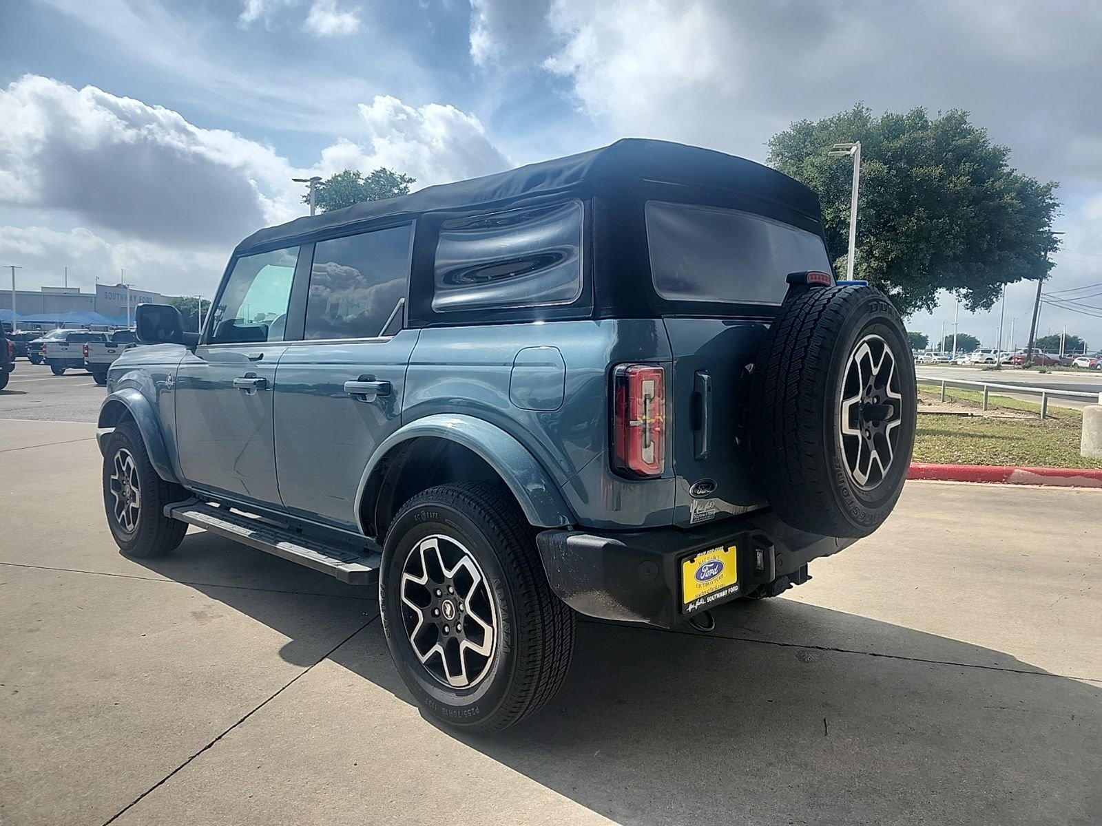 Used 2021 Ford Bronco Outer Banks image 5