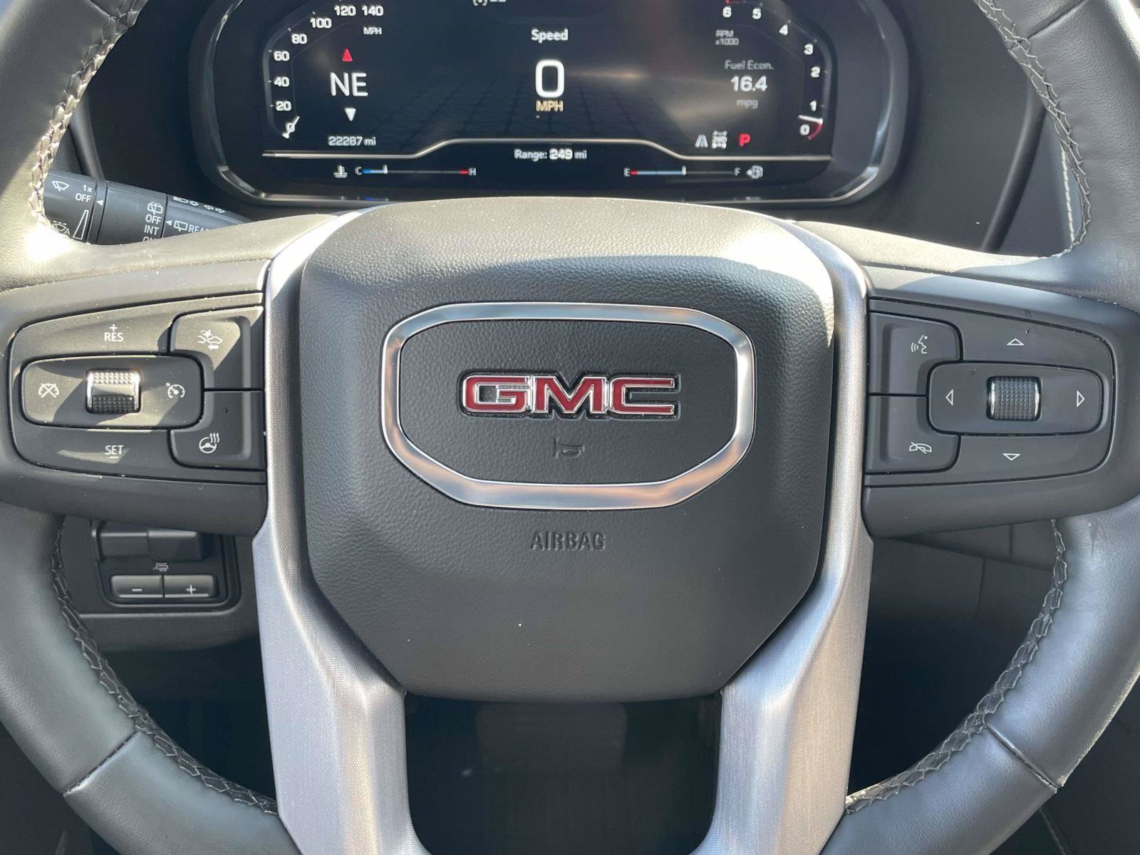 Certified 2024 GMC Yukon XL SLT w/ SLT Luxury Package AWD/4WD image 21