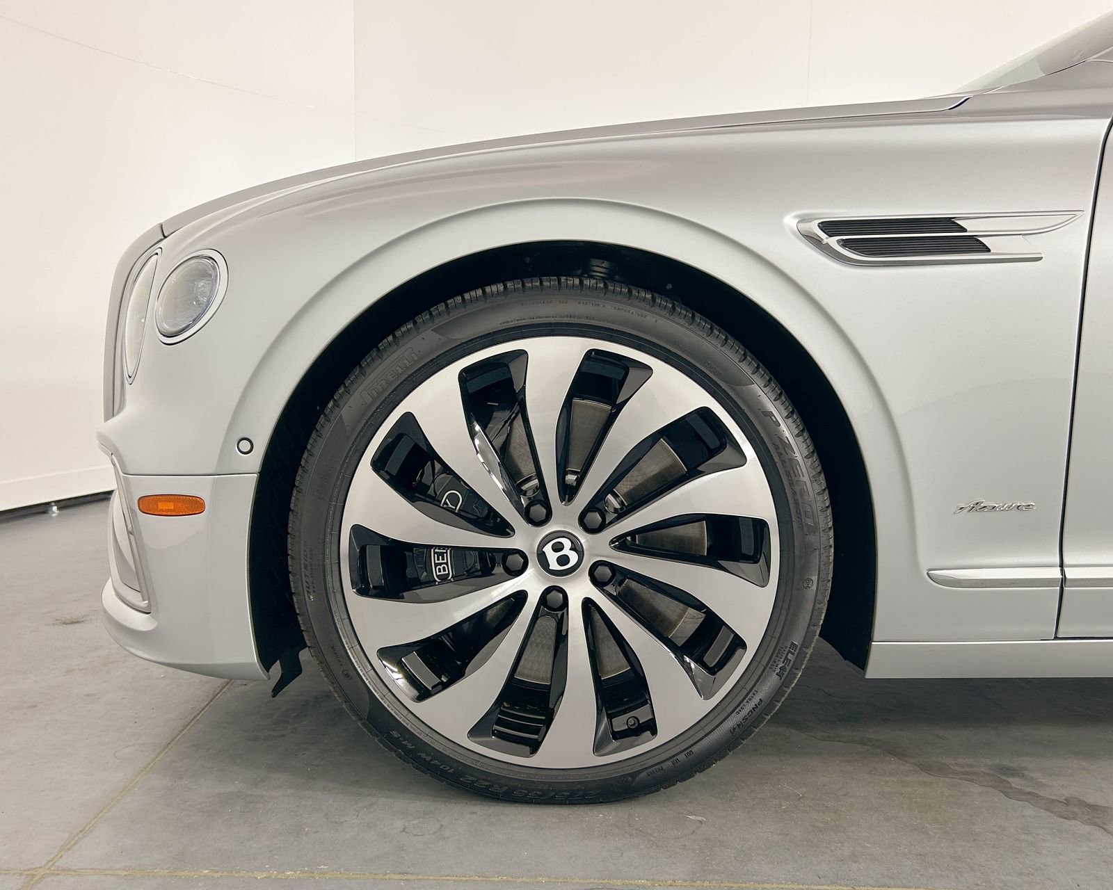 New 2026 Bentley Flying Spur Plug-In Hybrid image 6