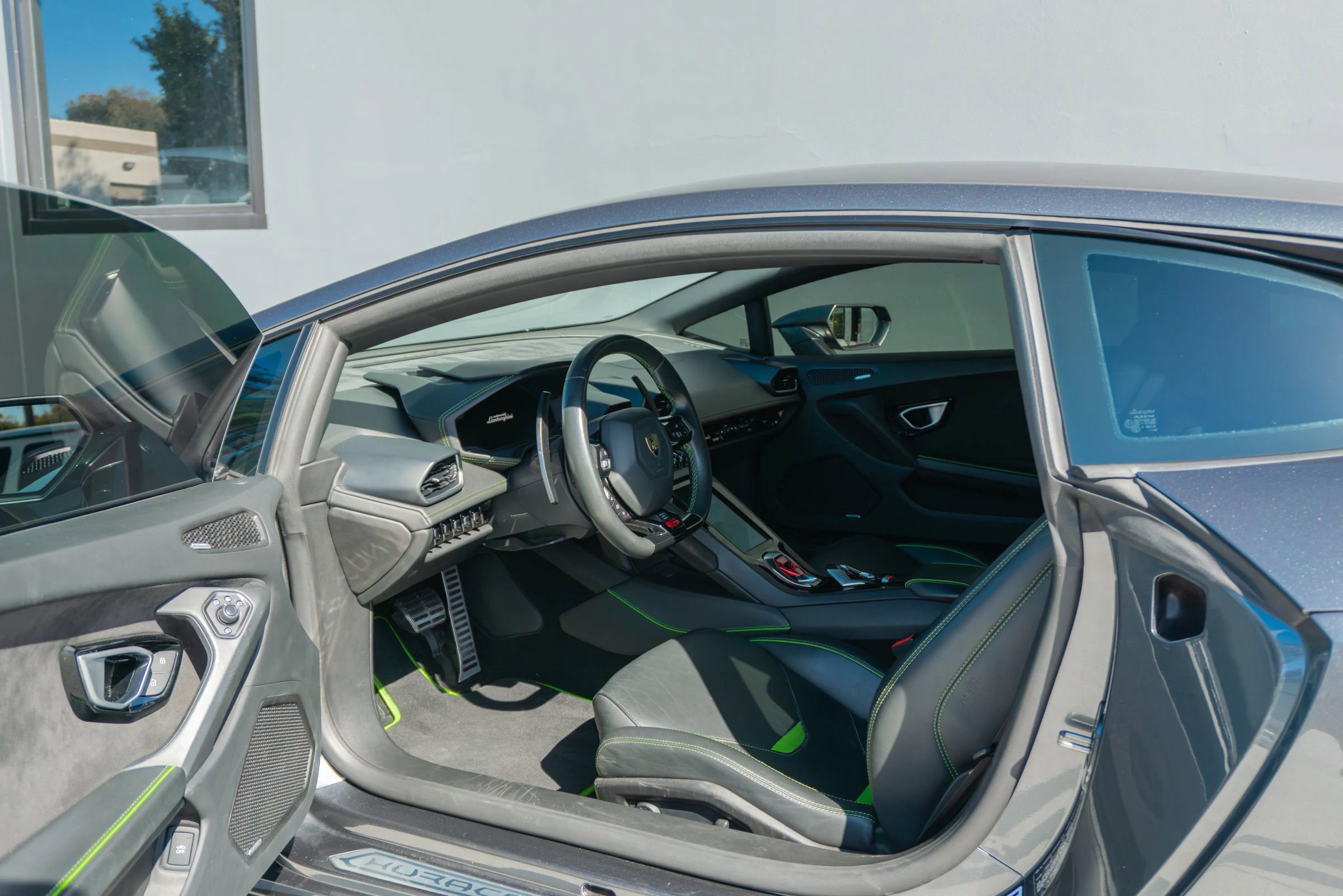 Used 2020 Lamborghini Huracan EVO image 9