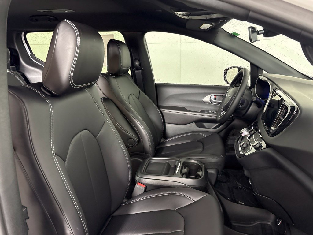 New 2027 Chrysler Pacifica LX FWD image 17