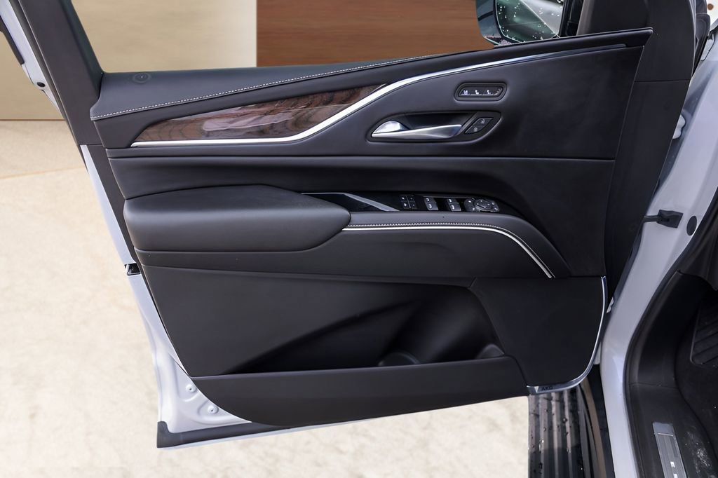 Used 2023 Cadillac Escalade Sport Platinum w/ LPO, ONYX Package image 24