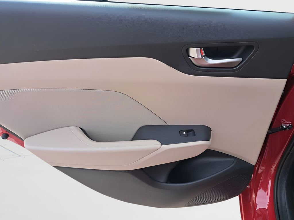 Used 2022 Hyundai Accent SEL image 7