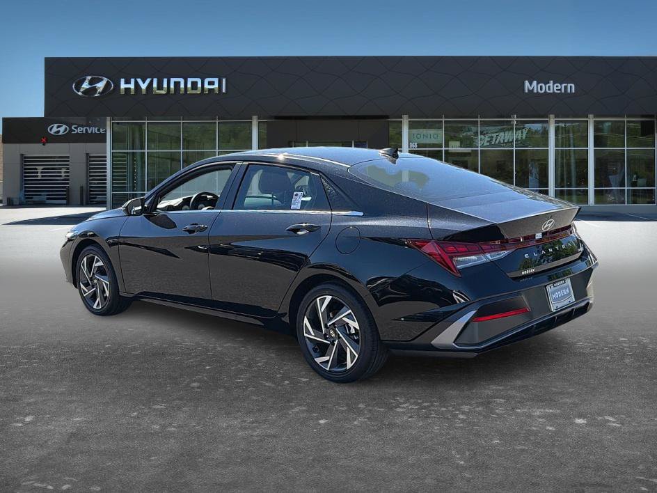 New 2026 Hyundai Elantra Limited FWD image 4