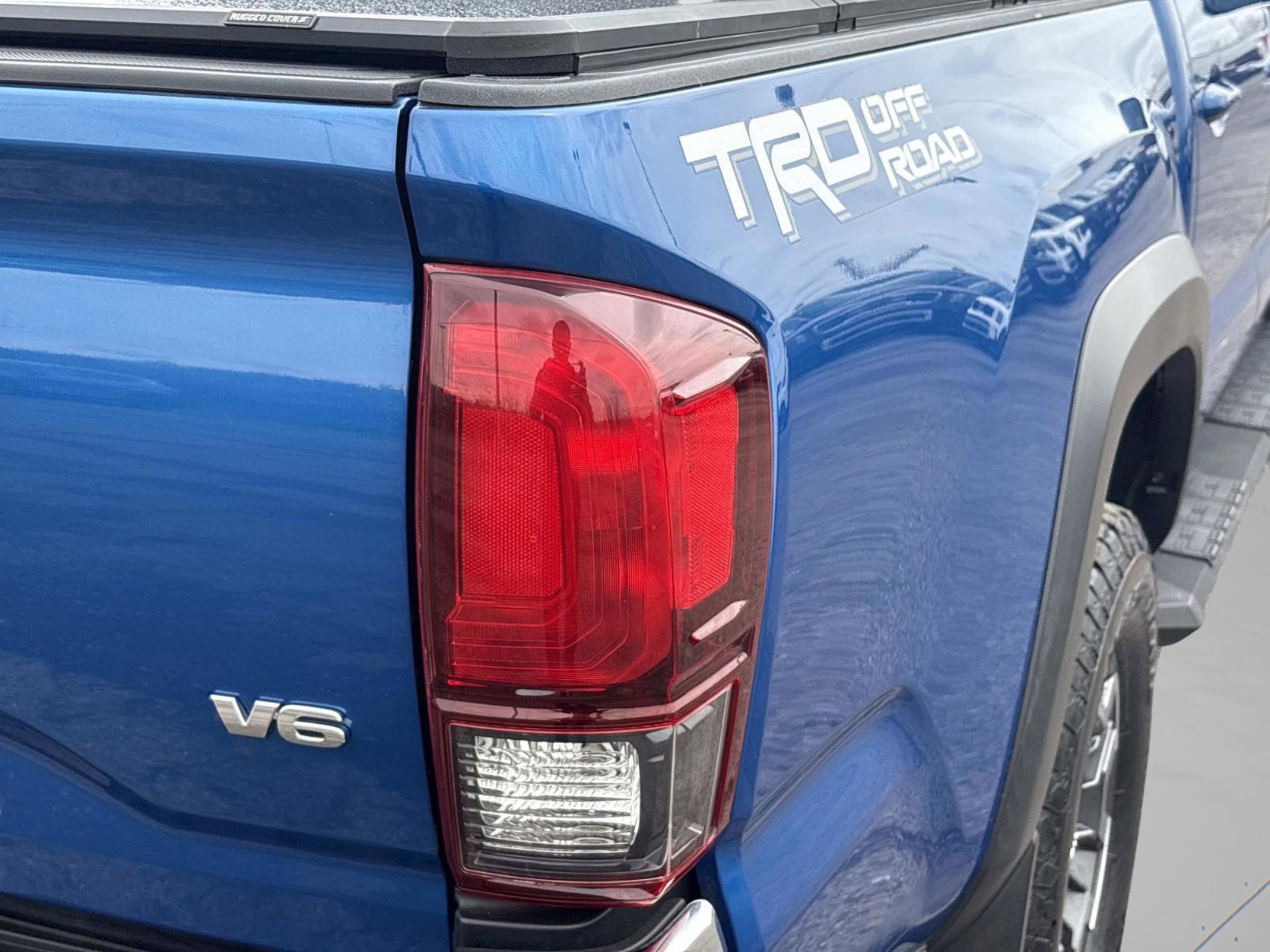 Used 2018 Toyota Tacoma TRD Off-Road image 11